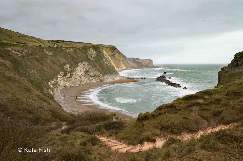 Bilder von Wegen, hier um zu zeigen, dass es im übertragenen Sinne immer einen Weg gibt, Treppe hinunter in die Mon-o-war Bucht in Dorset