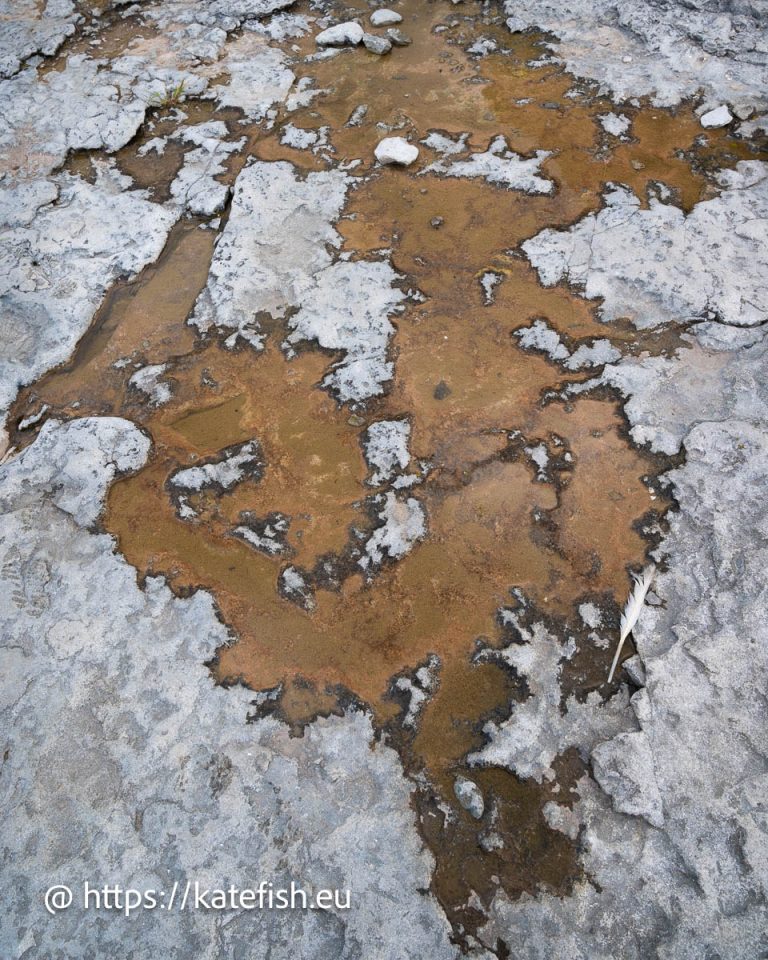 Strukturen aus Wasserlöchern auf Byrums Rauka